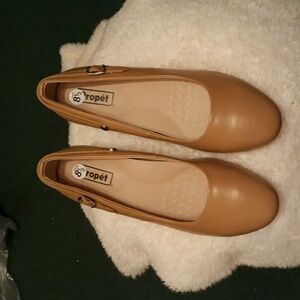 Womans Slip Ons by Propet sz 81/2